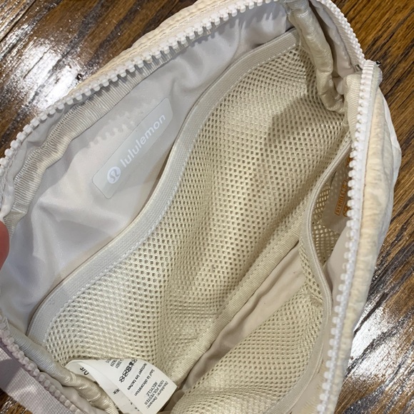Lululemon Cream Belt Bag - Picture 7 of 7